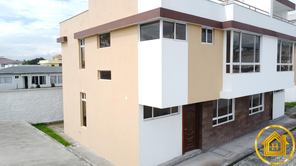 Casas por Estrenar en Venta con Terraza y Patio de 130 m2 en el Valle de los Chillos