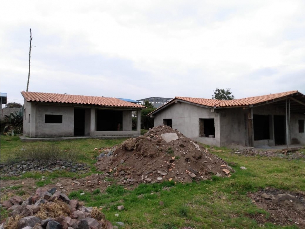 $132500 Venta Amplio terreno con 4 viviendas, Alangasi, Pintag